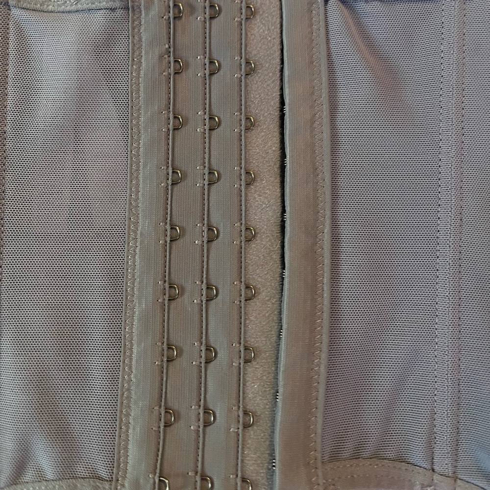 URBAN OUTFITTERS out from under corset top - Picture 3 of 6